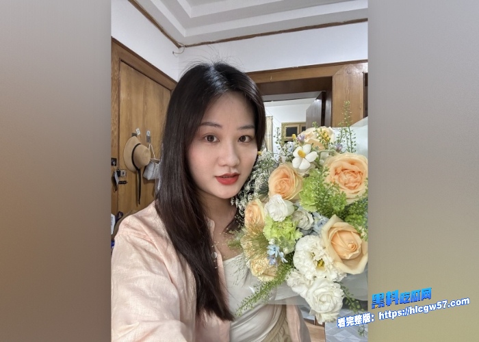 推特高颜值反差女网红依依私密生活照露点福利曝光日常喜欢穿各种丝袜擦边居多 图31