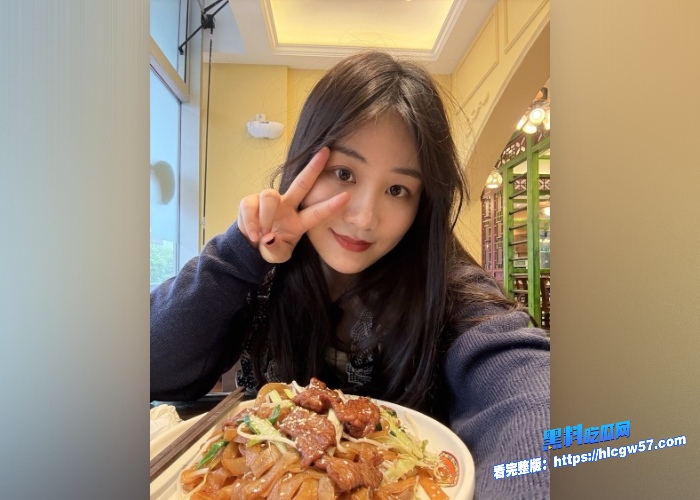 推特高颜值反差女网红依依私密生活照露点福利曝光日常喜欢穿各种丝袜擦边居多 图34