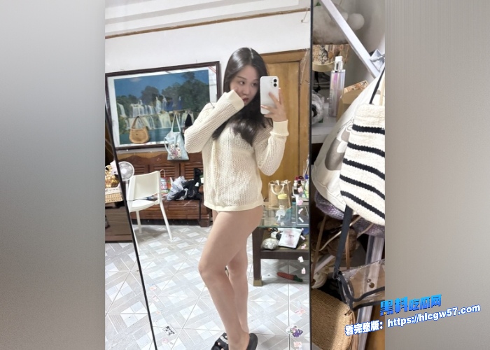 推特高颜值反差女网红依依私密生活照露点福利曝光日常喜欢穿各种丝袜擦边居多 图37
