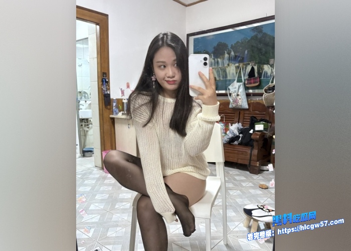 推特高颜值反差女网红依依私密生活照露点福利曝光日常喜欢穿各种丝袜擦边居多 图39
