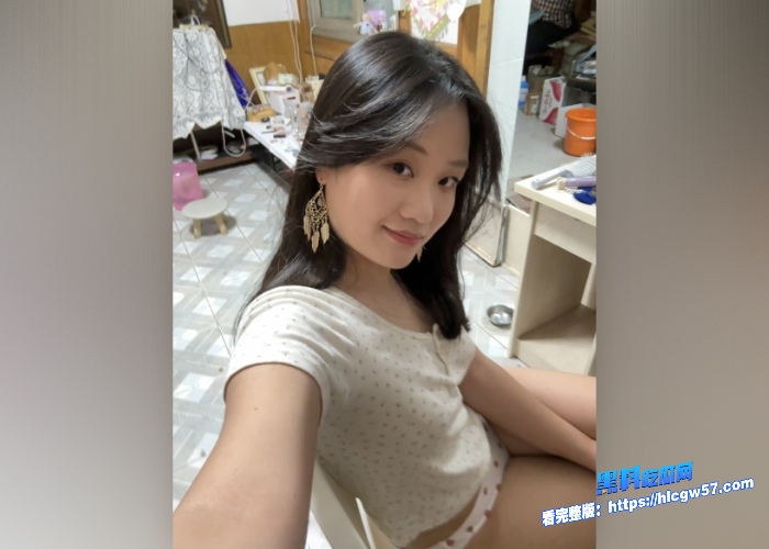 推特高颜值反差女网红依依私密生活照露点福利曝光日常喜欢穿各种丝袜擦边居多 图60