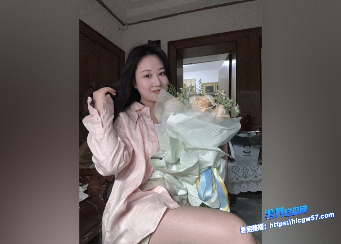 推特高颜值反差女网红依依私密生活照露点福利曝光日常喜欢穿各种丝袜擦边居多 图77