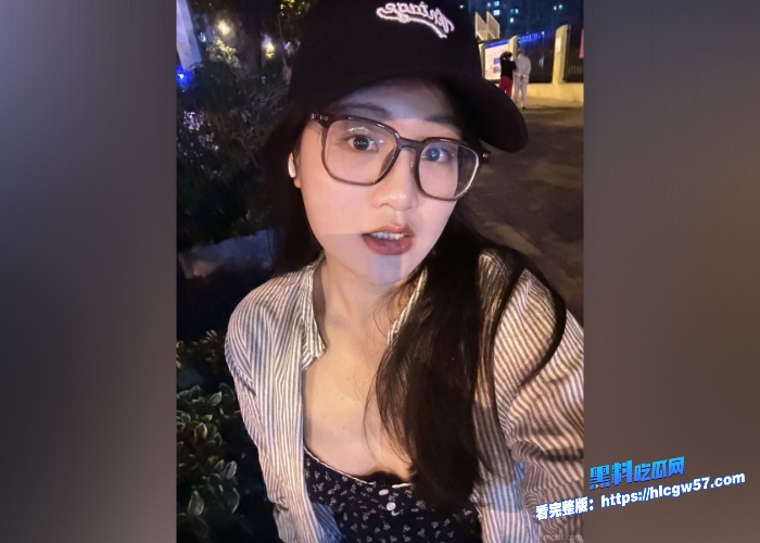 推特高颜值反差女网红依依私密生活照露点福利曝光日常喜欢穿各种丝袜擦边居多 图78