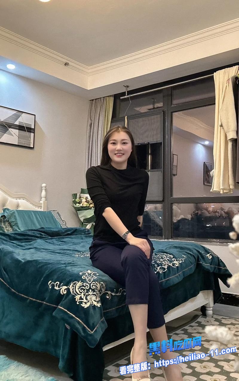 浓毛黑逼亲生姐姐被亲弟破处背着爸妈偷情高潮喷水2 浓毛黑逼亲生姐姐被亲弟破处背着爸妈偷情高潮喷水2