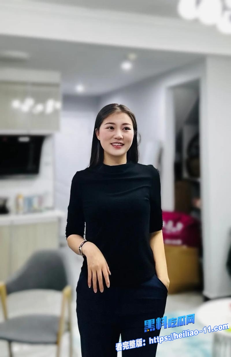 浓毛黑逼亲生姐姐被亲弟破处背着爸妈偷情高潮喷水3 浓毛黑逼亲生姐姐被亲弟破处背着爸妈偷情高潮喷水3