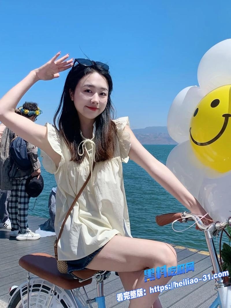 推特福利姬是皂皂呀画风突变成顶级榨精女王亲自上阵玩马眼龟头责足交2