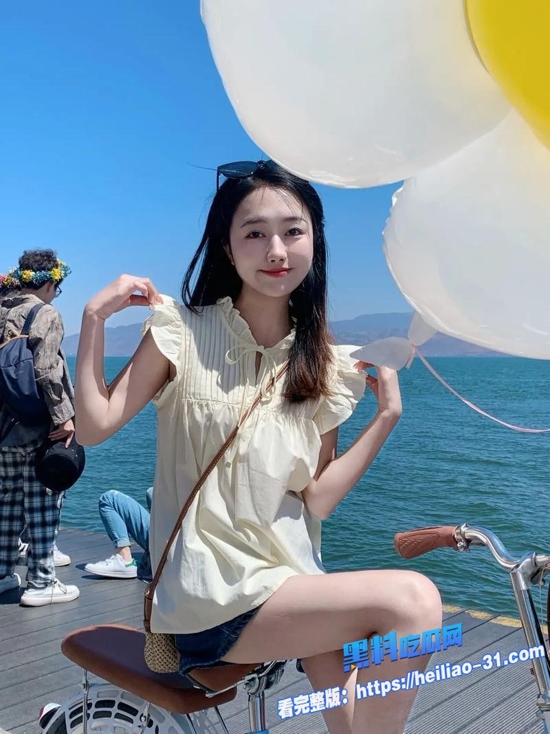 推特福利姬是皂皂呀画风突变成顶级榨精女王亲自上阵玩马眼龟头责足交3