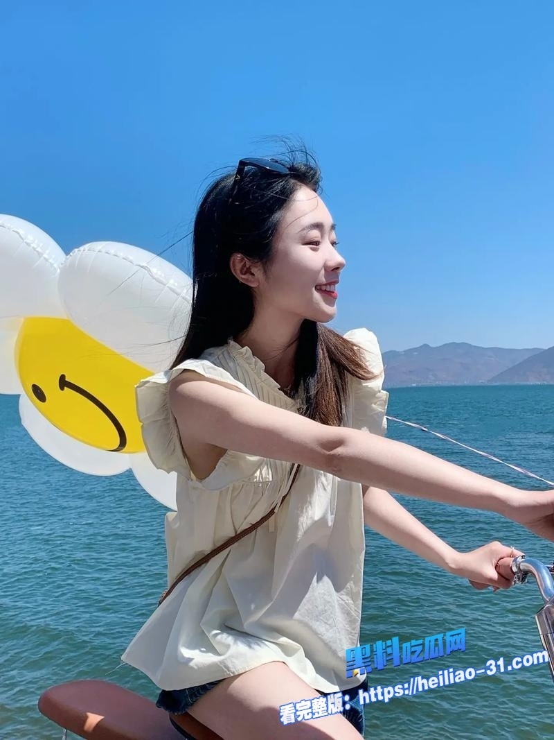 推特福利姬是皂皂呀画风突变成顶级榨精女王亲自上阵玩马眼龟头责足交4