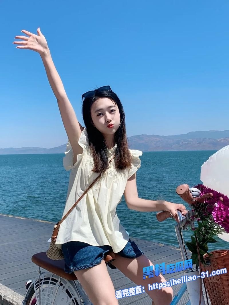 推特福利姬是皂皂呀画风突变成顶级榨精女王亲自上阵玩马眼龟头责足交5