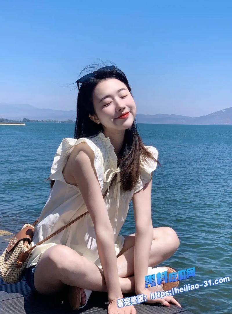 推特福利姬是皂皂呀画风突变成顶级榨精女王亲自上阵玩马眼龟头责足交6
