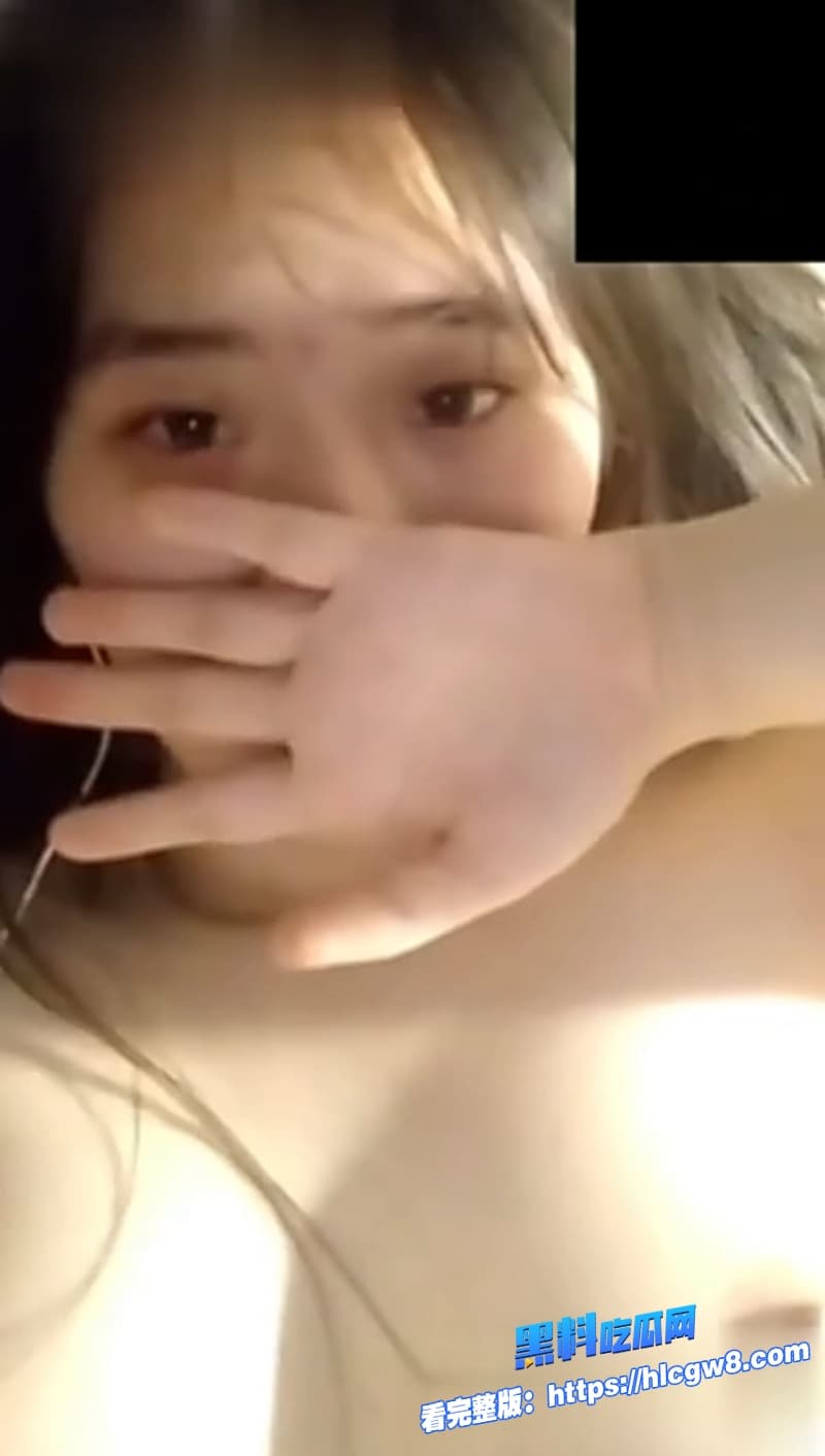 清纯女大学生被男友网调成小母狗从线上卖骚到线下宿舍打桩爆操谁敢信这反差12
