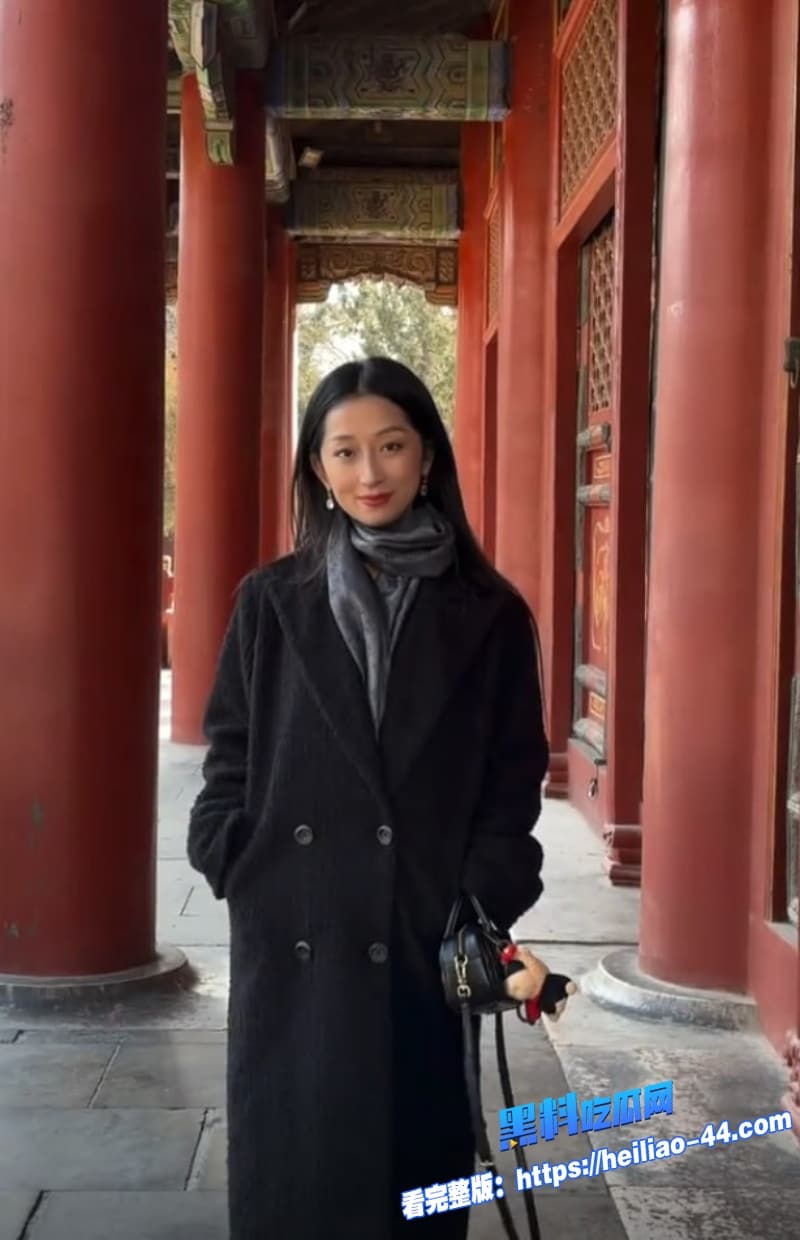 饥渴黑丝人妻出轨曝光震动棒玩弄骚穴纯情少妇私下展示反差一面露脸做爱淫技堪比AV女优2 饥渴黑丝人妻出轨曝光震动棒玩弄骚穴纯情少妇私下展示反差一面露脸做爱淫技堪比AV女优2
