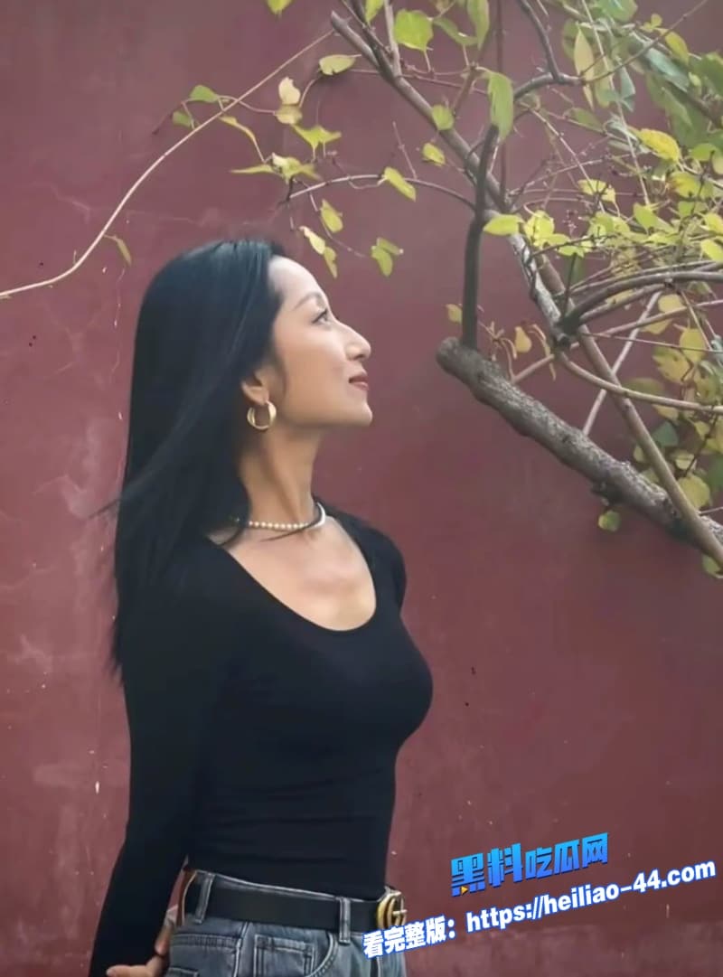 饥渴黑丝人妻出轨曝光震动棒玩弄骚穴纯情少妇私下展示反差一面露脸做爱淫技堪比AV女优3 饥渴黑丝人妻出轨曝光震动棒玩弄骚穴纯情少妇私下展示反差一面露脸做爱淫技堪比AV女优3