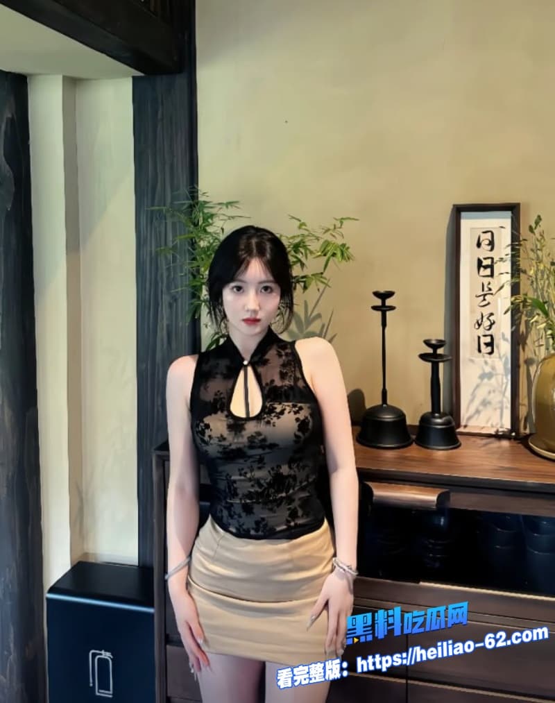 高颜值极品淫妻为捞金拉来巨屌黑人一起直播性爱全程遭各种姿势暴力打桩5