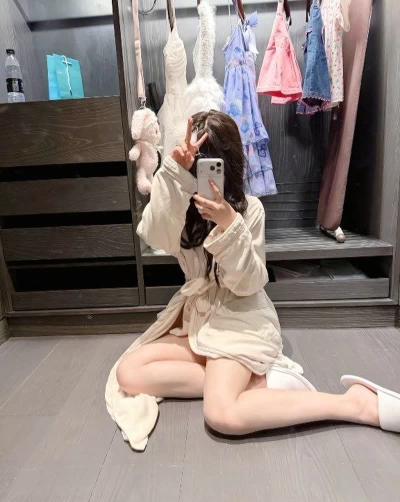推特福利姬幼水若若自曝艾滋3
