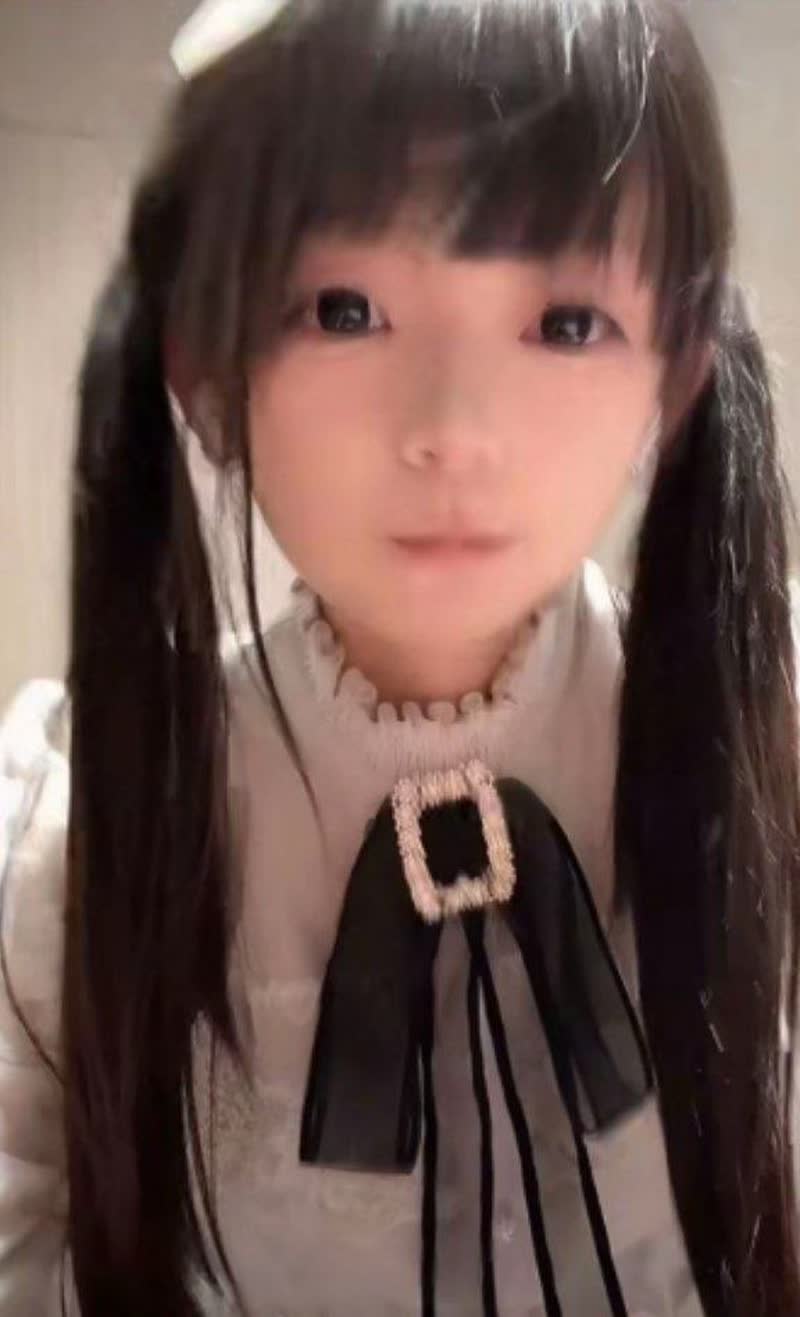 推特福利姬幼水若若自曝艾滋4