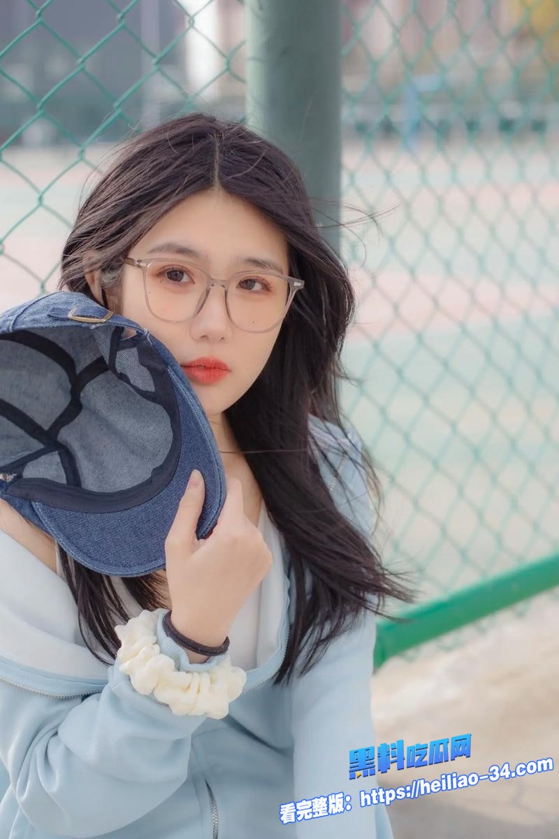 禽兽老爸父女视频女儿只想玩手机老爸却趁机占有猛干到底2