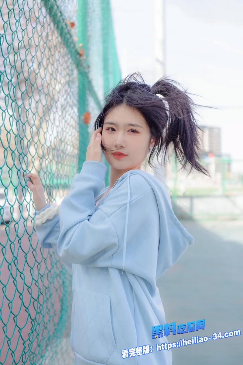 禽兽老爸父女视频女儿只想玩手机老爸却趁机占有猛干到底3