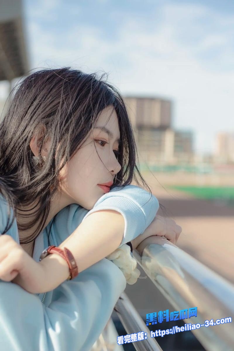 禽兽老爸父女视频女儿只想玩手机老爸却趁机占有猛干到底4