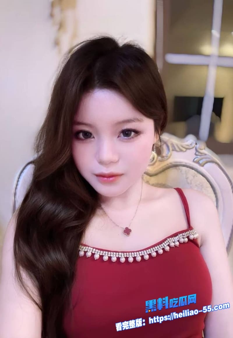 海角兄妹乱伦妹妹再打游戏哥哥性欲大起直接过来开干还让她开着麦也太刺激了2
