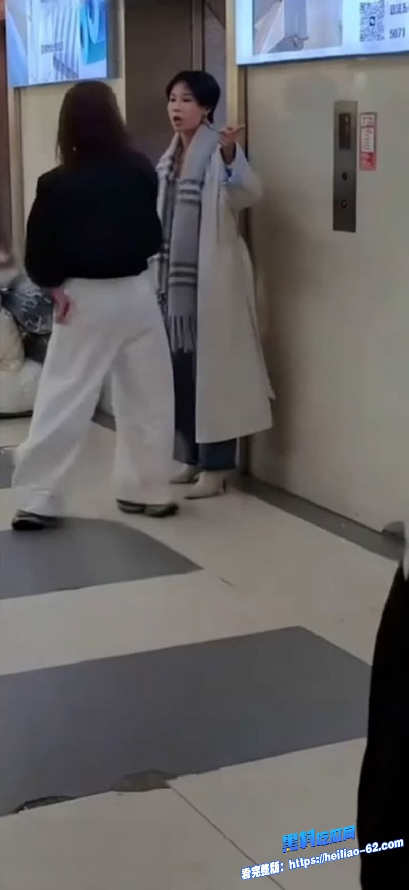 杭州四季青老板娘二姐当场怒撕孕肚小三楠楠8年老员工要20万打胎费店内当场互扇耳光13