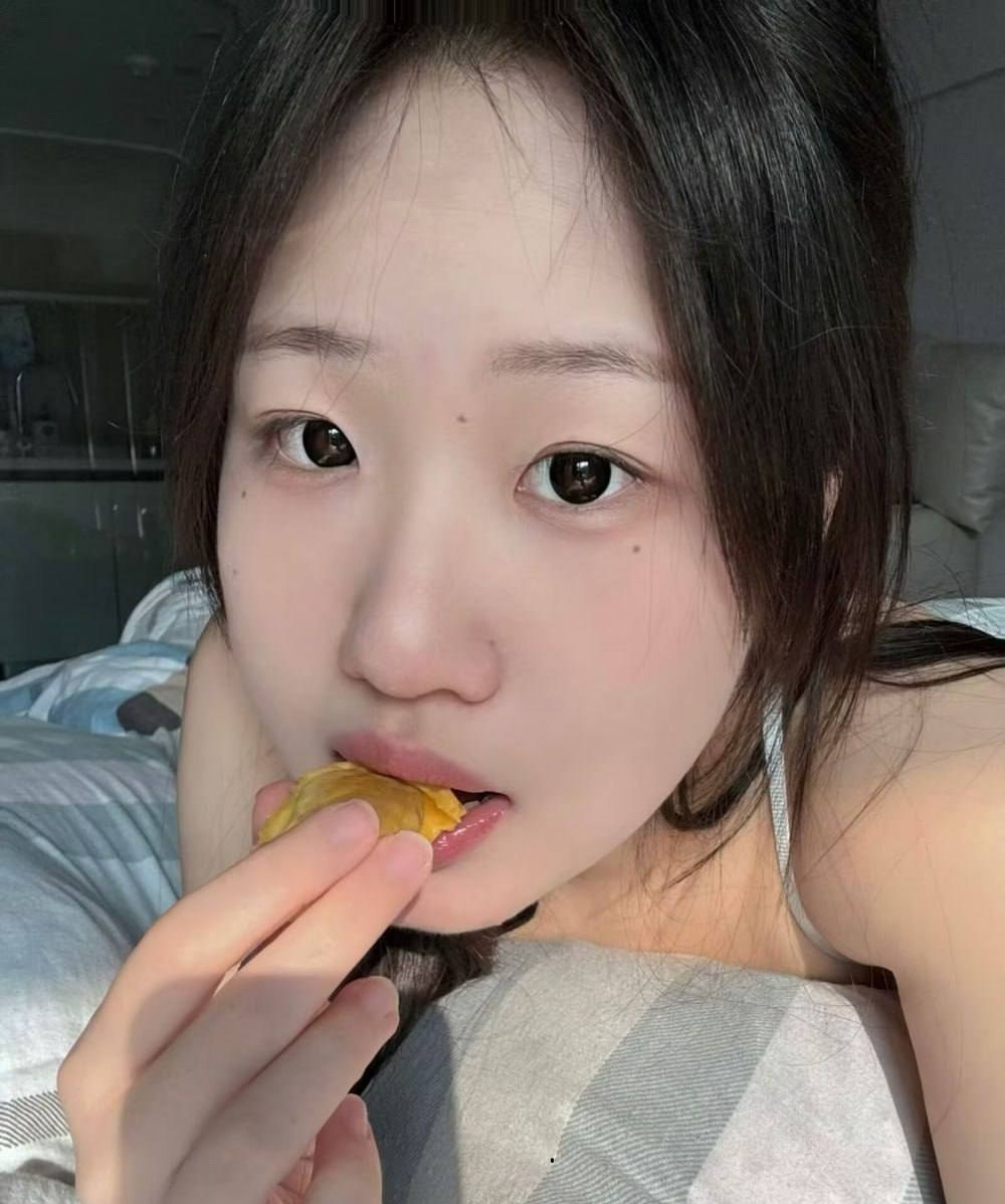 超可爱极品女大学生！圆润福气脸蛋背地却是个反差母狗！