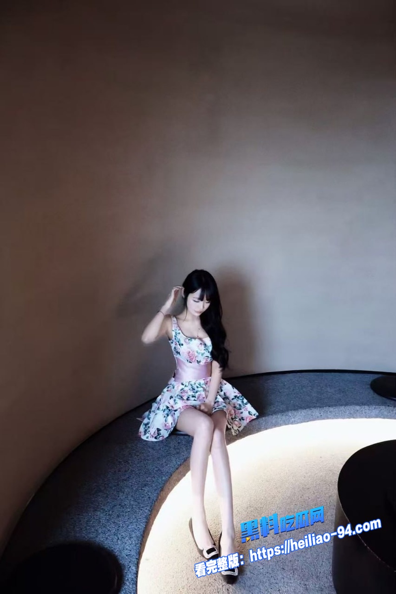 已婚嫩鲍肥臀 台北娜娜 老公睡隔壁她穿开裆黑丝藏假屌偷情邻居 无套爆操中出浓精灌满子宫图7