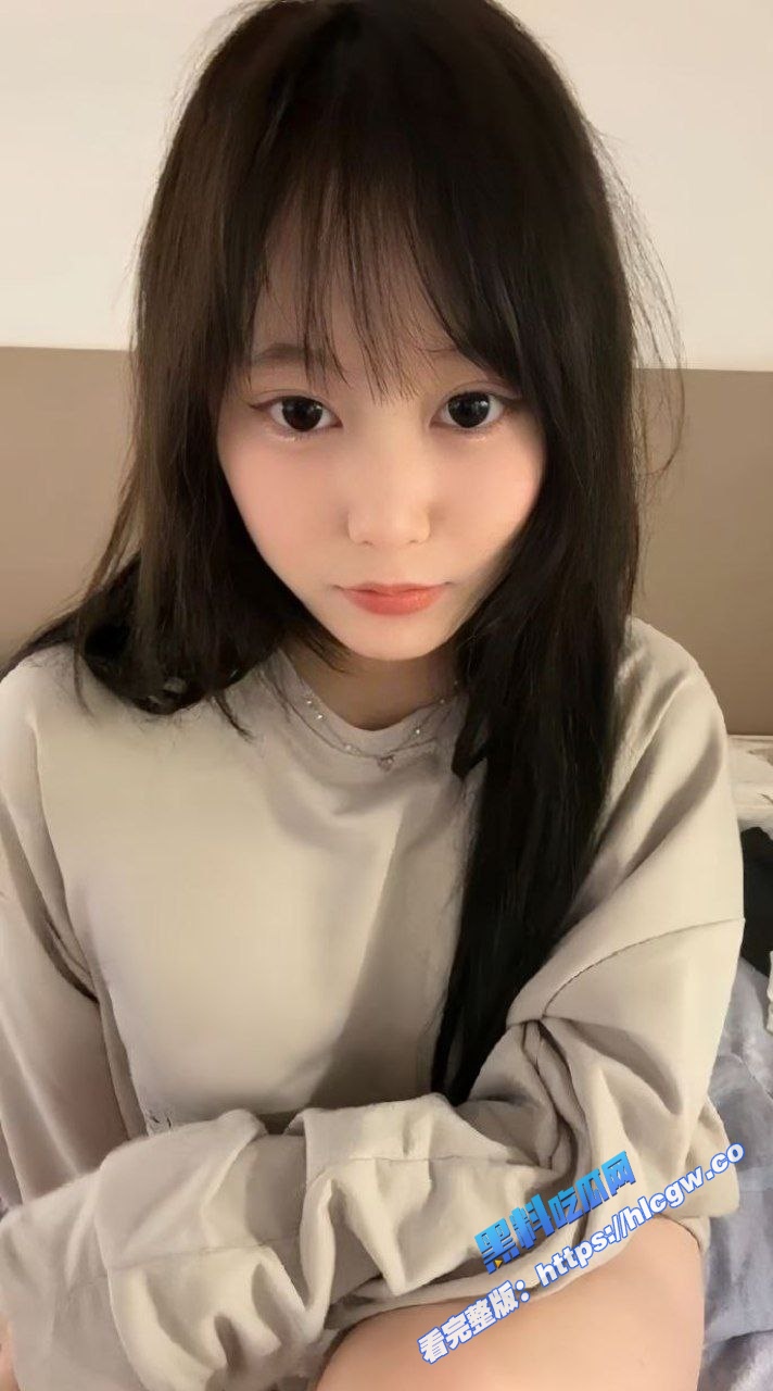 抖音极品萝莉 榜一大哥裸聊一对一福利视频泄密，超高颜值清纯脸上演极致反差的剧情，粉嫩蜜乳无毛嫩穴舔屏视角诱惑简直无敌1