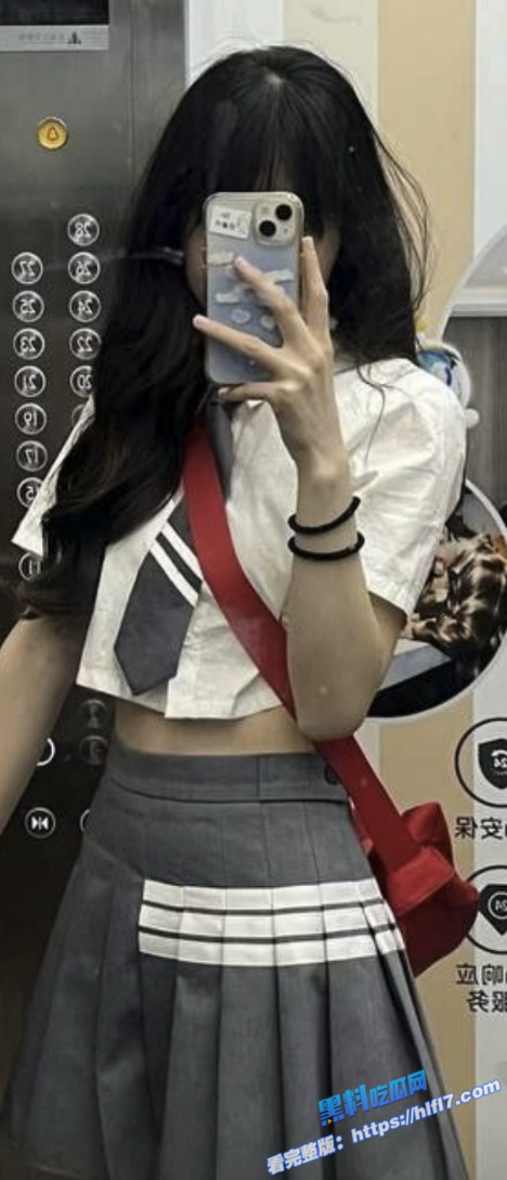 真实偷拍！大学生妹子 在男友家洗澡被偷拍洗澡全过程 妹子身材是真的嫩！2