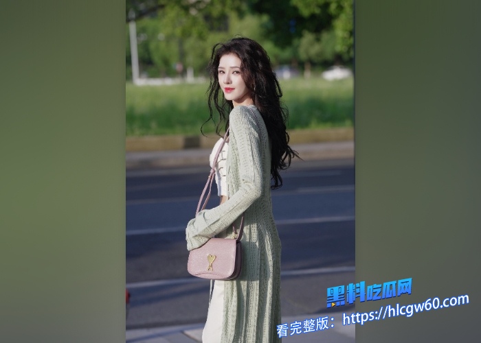 王思聪前女友 如今的当红小花张予曦 最新Ai换脸视频 角色扮演女老师引诱学生，校内上演肉搏大战！ 4