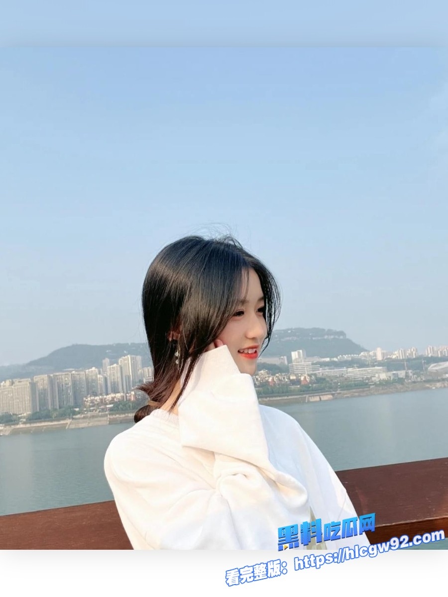 精神小妹为了生活竟然直接开启黄播下海上演群p大战4
