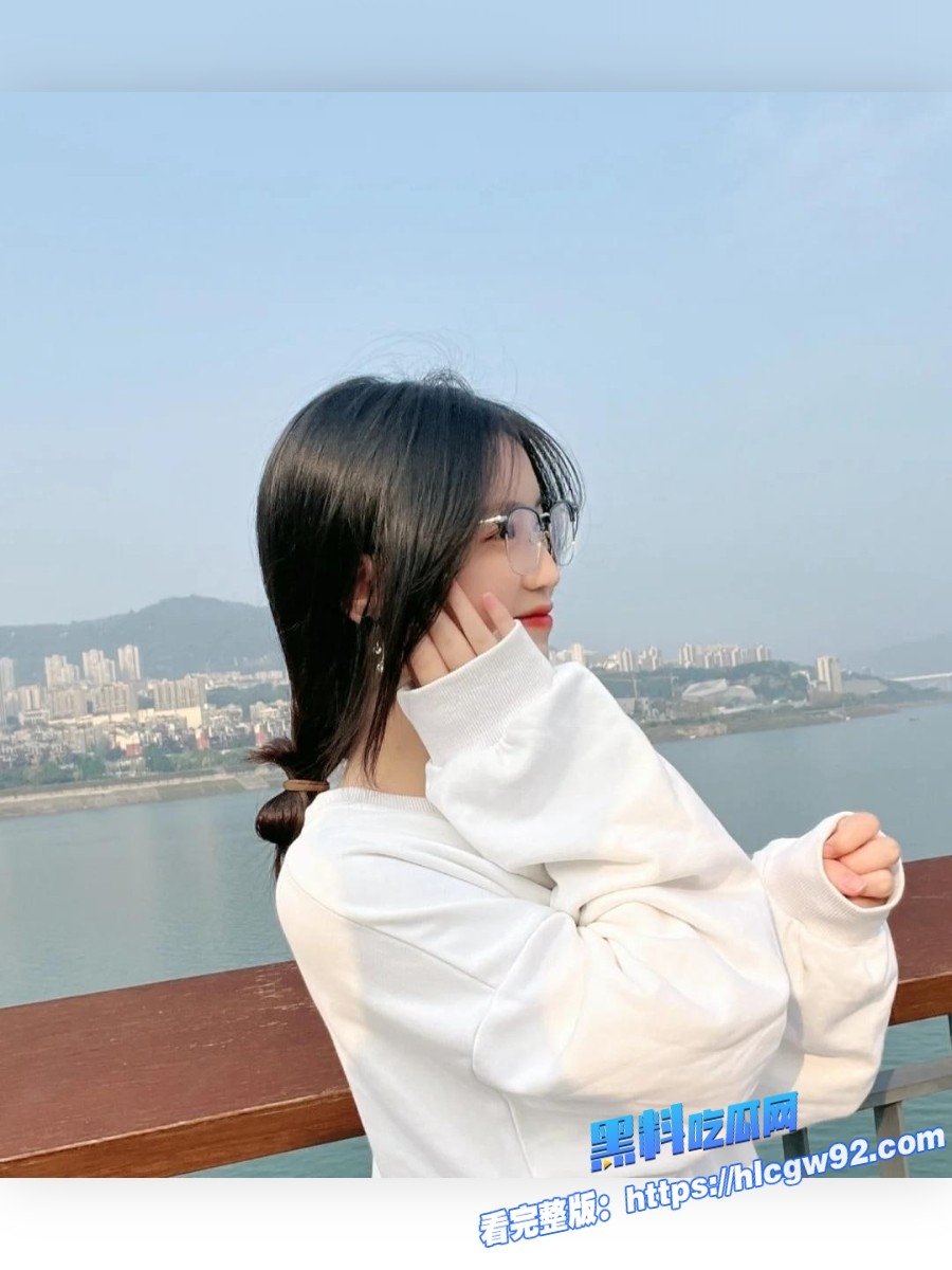 精神小妹为了生活竟然直接开启黄播下海上演群p大战5