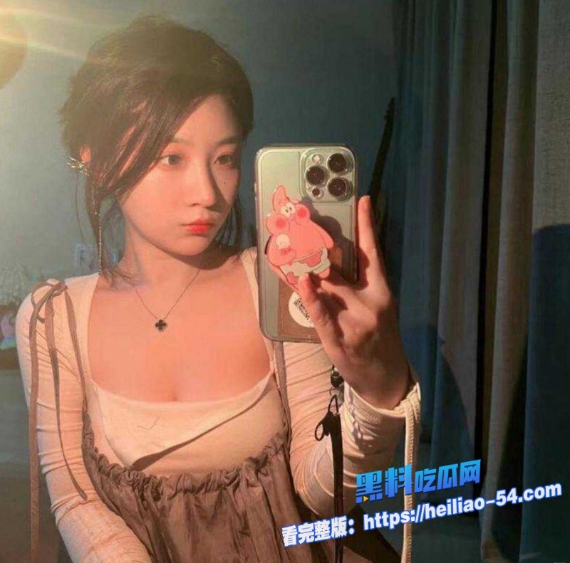 赣州师范科技学院03年短发精神学妹杨嘉婧社交平台性感照勾引网友1