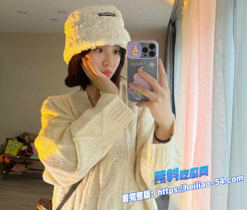 赣州师范科技学院03年短发精神学妹杨嘉婧社交平台性感照勾引网友3