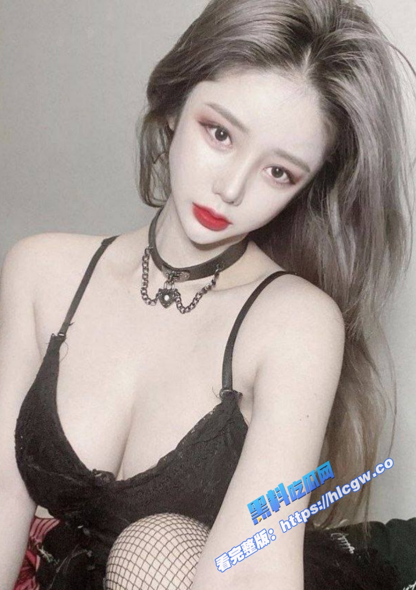 清纯反差母狗私拍视频外泄 黑丝挑逗下嫩穴自慰，呻吟浪叫高潮连连，被鸡吧插的淫水四溅，纯欲外表下骚态尽显让人血脉喷张！图3
