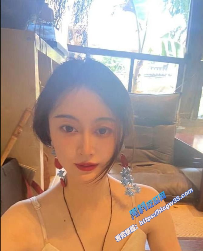 河北艺术职业学院 王丽莎 不雅视频流出  穿着开档黑丝被后入爆操 最后颜射小骚脸！ 2
