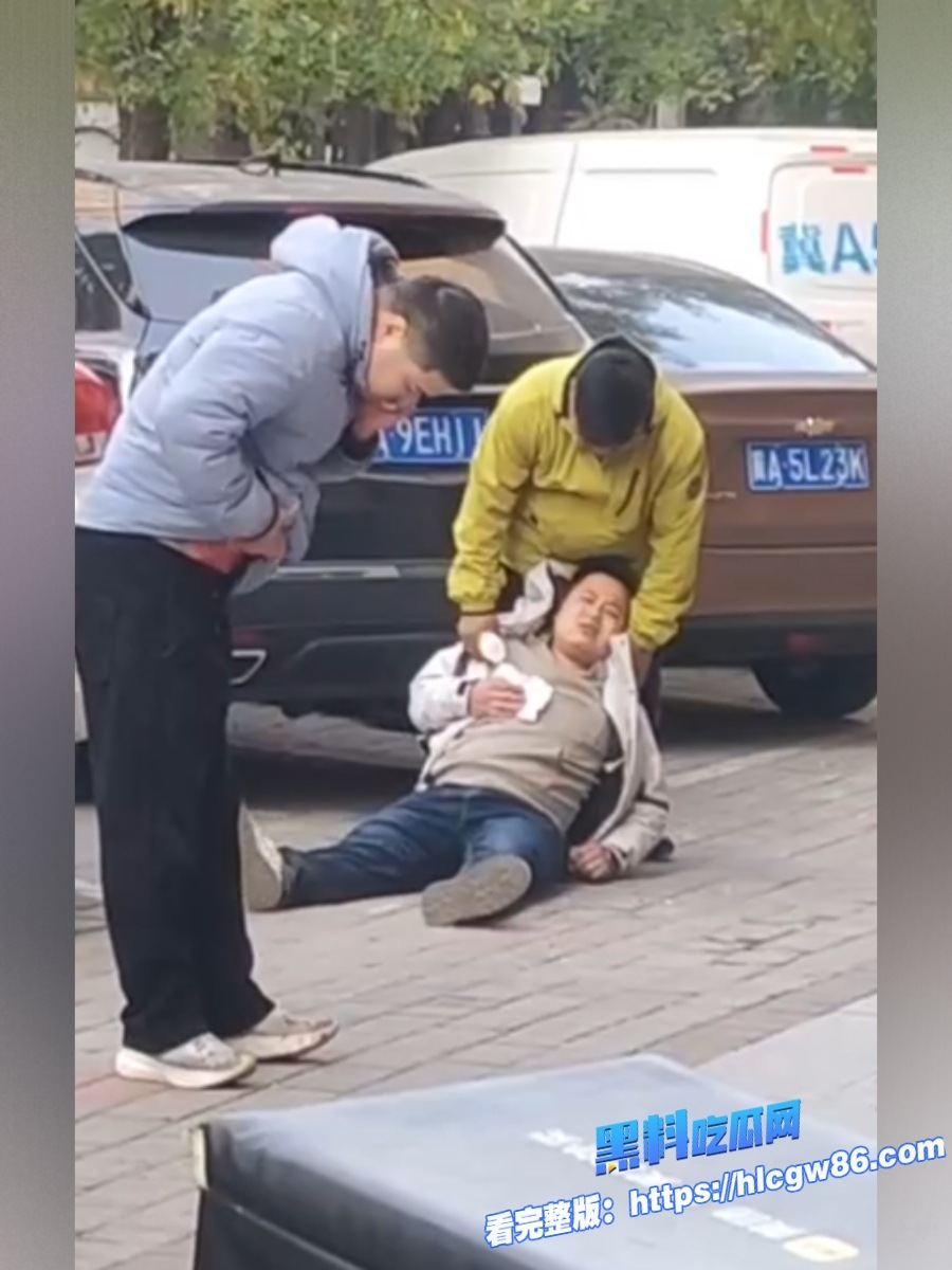 河北石家庄美团外卖小哥当街怒捅站长28