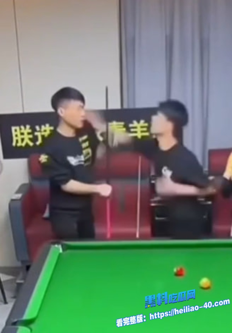 抖音百万网红苏A前合作伙伴宋野闯入3万人直播间当场狂扇耳光6 抖音百万网红苏A前合作伙伴宋野闯入3万人直播间当场狂扇耳光6