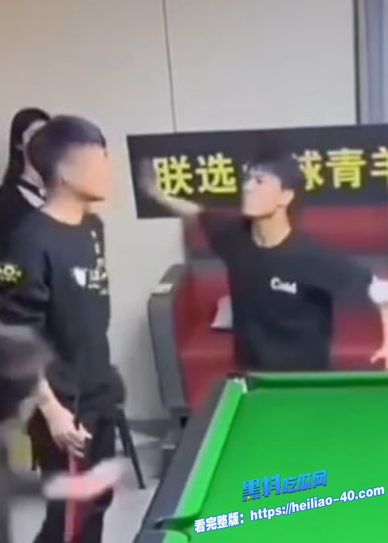 抖音百万网红苏A前合作伙伴宋野闯入3万人直播间当场狂扇耳光7 抖音百万网红苏A前合作伙伴宋野闯入3万人直播间当场狂扇耳光7