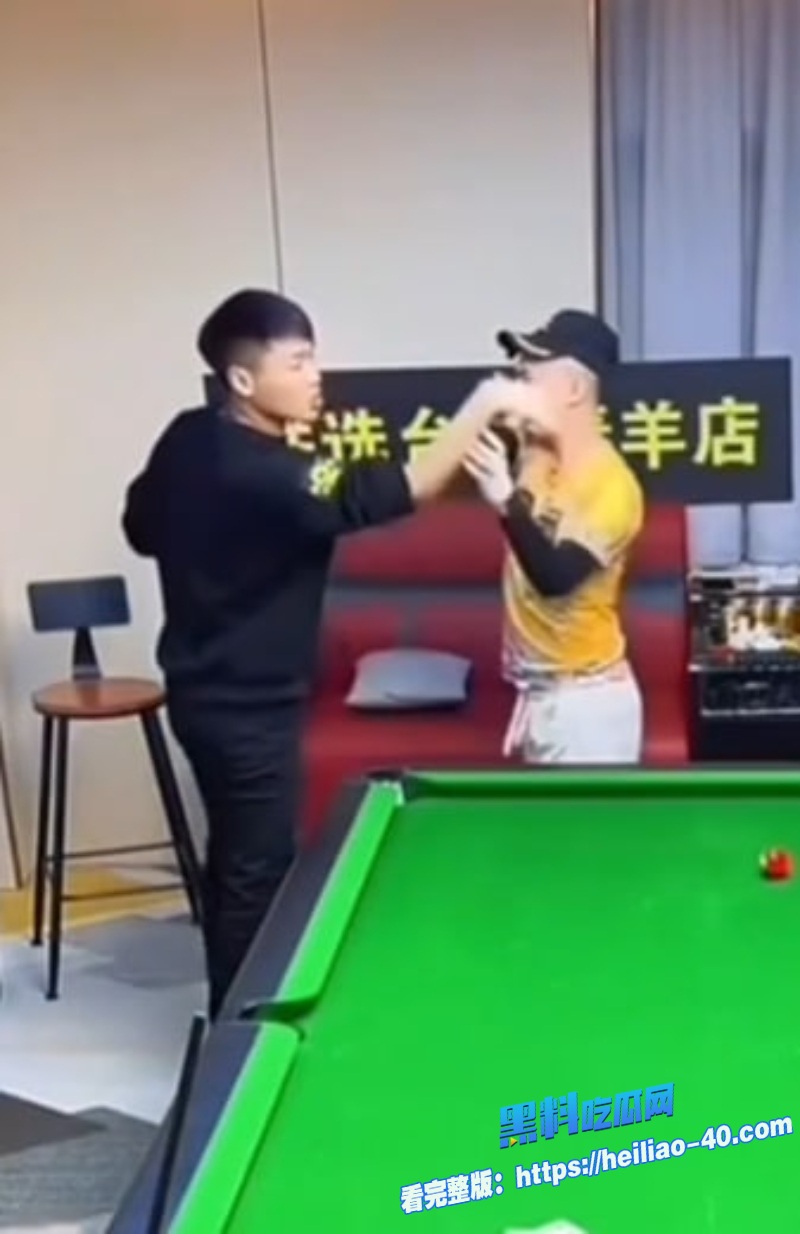 抖音百万网红苏A前合作伙伴宋野闯入3万人直播间当场狂扇耳光11 抖音百万网红苏A前合作伙伴宋野闯入3万人直播间当场狂扇耳光11