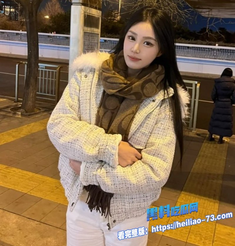 真实父女乱伦爸爸猛操女儿无毛粉穴狂喷高潮最后射满穴口太刺激1
