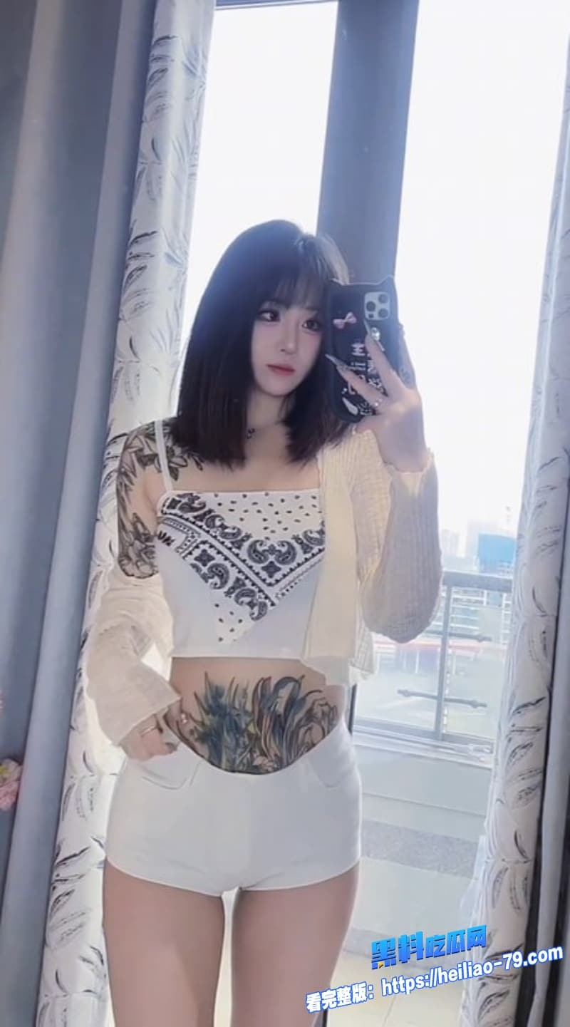 高颜值反差女神约炮视频流出一边做着爱一边和闺蜜打电话反差感直接拉满2 高颜值反差女神约炮视频流出一边做着爱一边和闺蜜打电话反差感直接拉满2