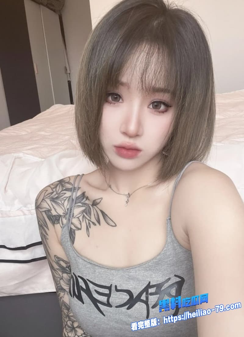 高颜值反差女神约炮视频流出一边做着爱一边和闺蜜打电话反差感直接拉满4 高颜值反差女神约炮视频流出一边做着爱一边和闺蜜打电话反差感直接拉满4