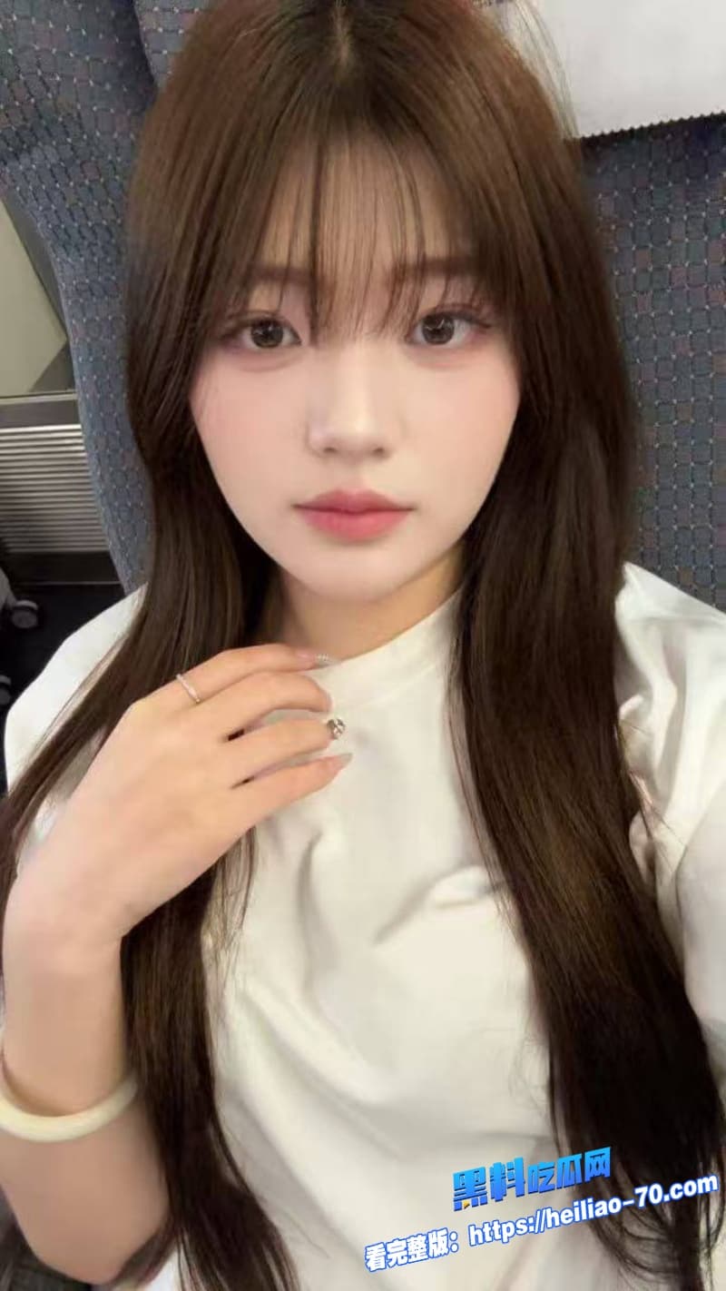 黄毛精神小妹酒店和男友自拍性爱JK制服肉丝口足齐上猛骑后入无套中出3
