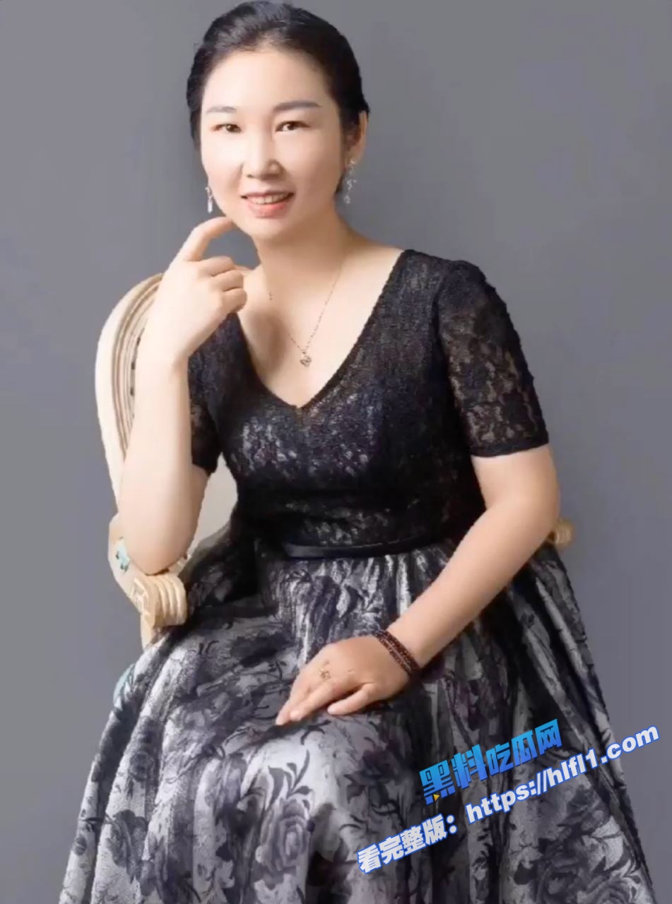 已婚人妻少妇 彭桂香 误入邪教 拍摄大量不雅视频与照片 最终与教友3P影片流出!3 已婚人妻少妇 彭桂香 误入邪教 拍摄大量不雅视频与照片 最终与教友3P影片流出!3