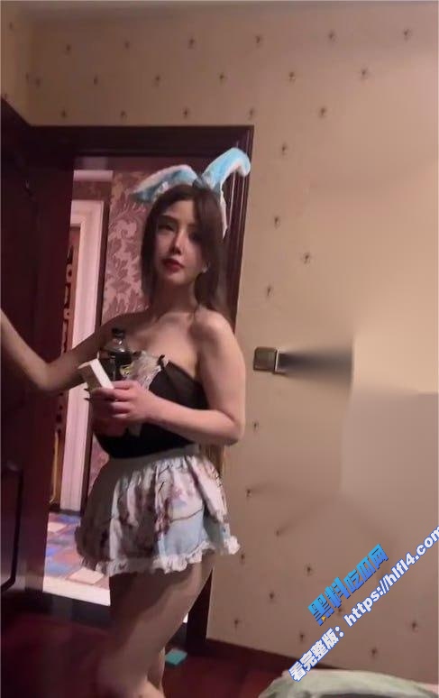抖音小网红变身黑龙江高端外围 三女一男群P淫趴视频流出 东北骚话带粗口另类刺激！3