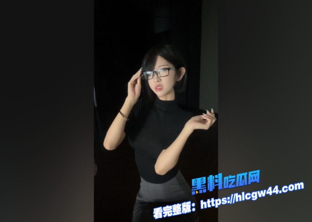 抖音50万粉丝网红行简5月最新福利合集假鸡巴跳蛋双管齐下淫叫声不断 11