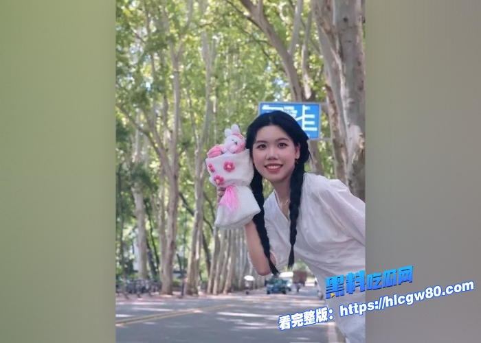 武汉华中科技大学女研究生刘婷婷保存到网盘和男友啪啪视频泄露完美露脸私底下还玩红绳子捆绑调教牛逼克拉斯8
