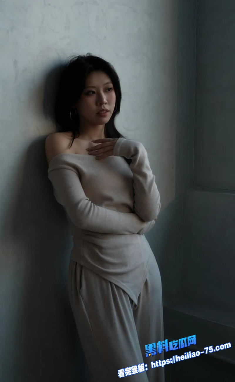黑丝极品良家少妇出轨炮友 黑丝撕开湿穴忍不住疯狂骑乘求操！