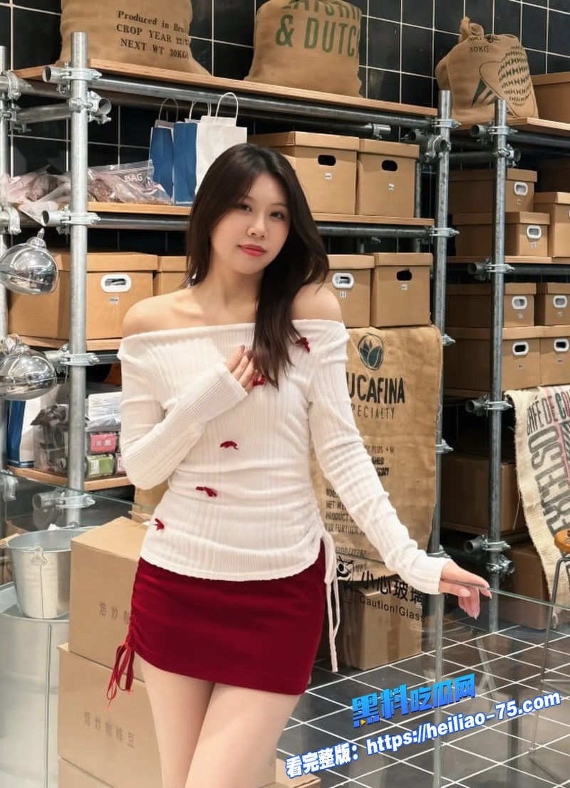 黑丝极品良家少妇出轨炮友 黑丝撕开湿穴忍不住疯狂骑乘求操！